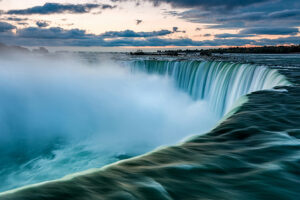 Niagara Falls photo by Sergey Pesterev via unsplash